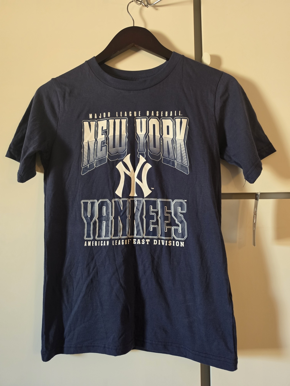 navy blue New York Yankees youth       t shirt 
size L (12/14)